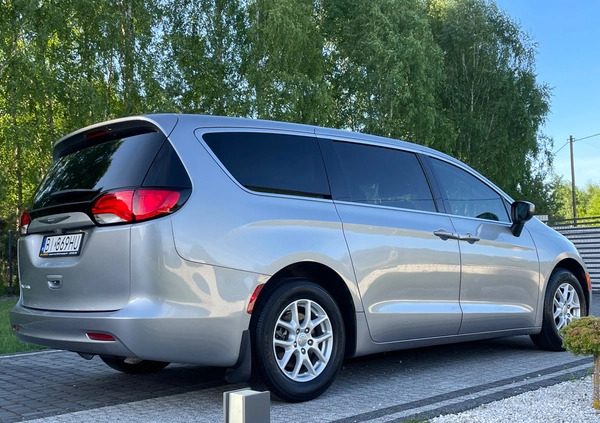 Chrysler Pacifica cena 85999 przebieg: 100000, rok produkcji 2017 z Częstochowa małe 379